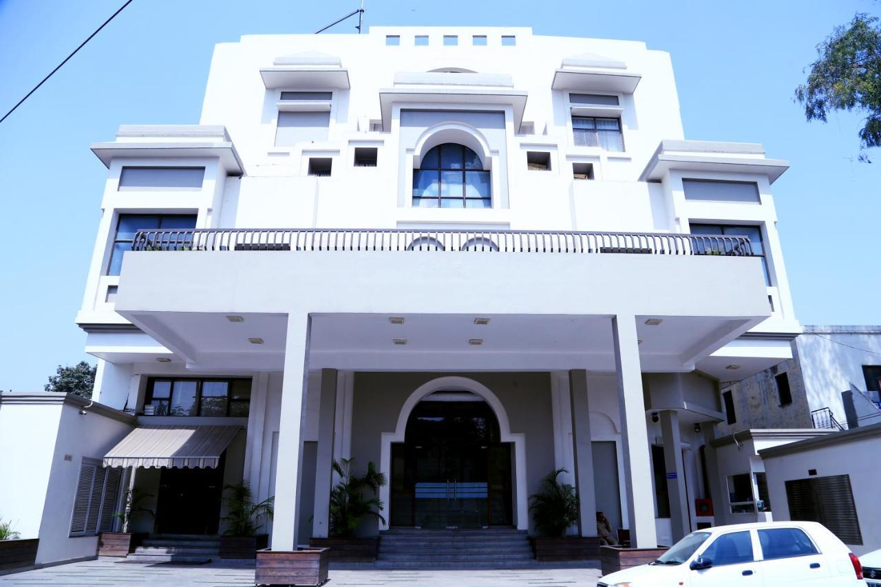 Hotel Rajmahal Muradabad Dış mekan fotoğraf